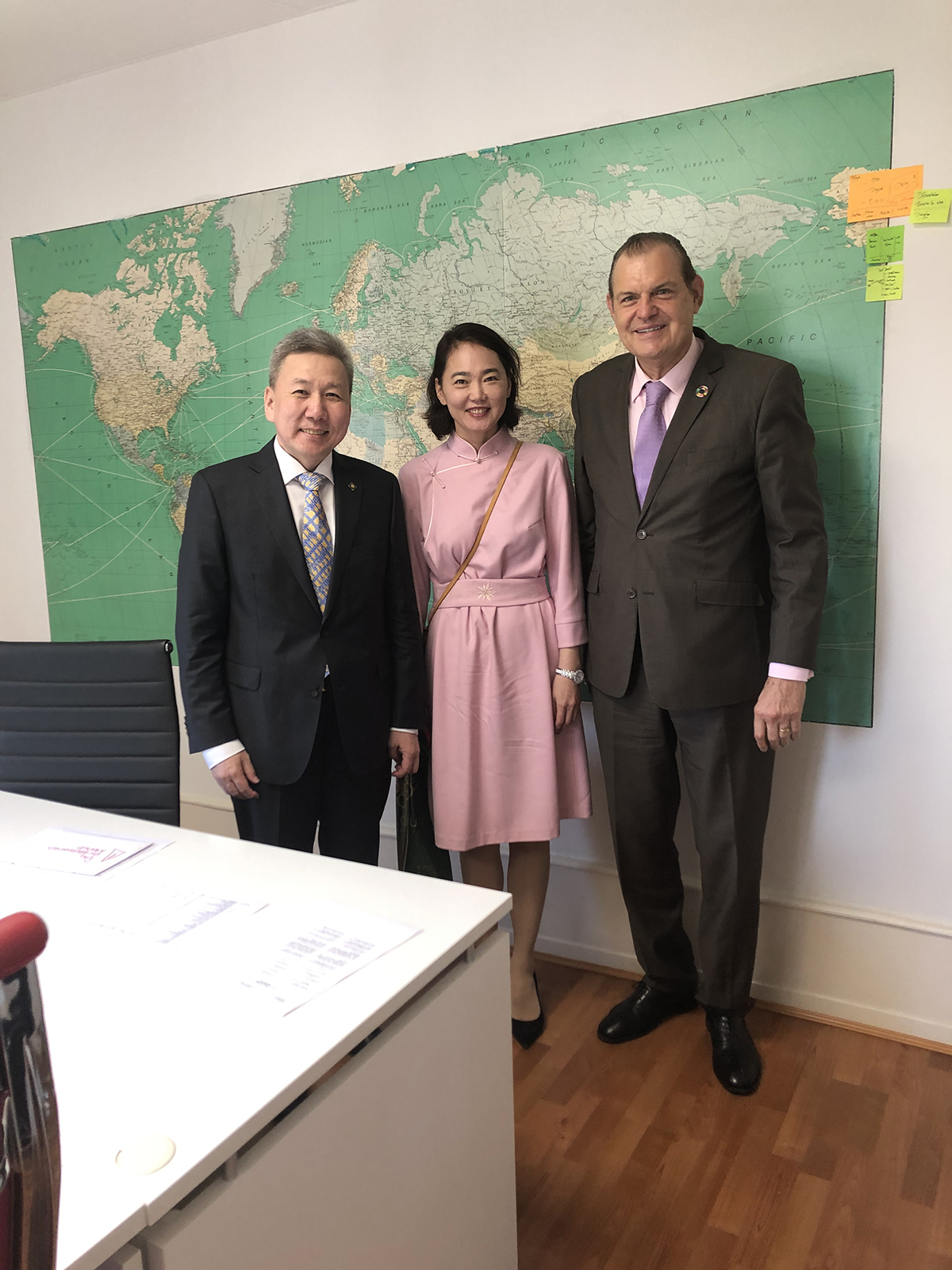 Avec L'ancien Ministre Des Affaires ÉTrangères De Mongolie