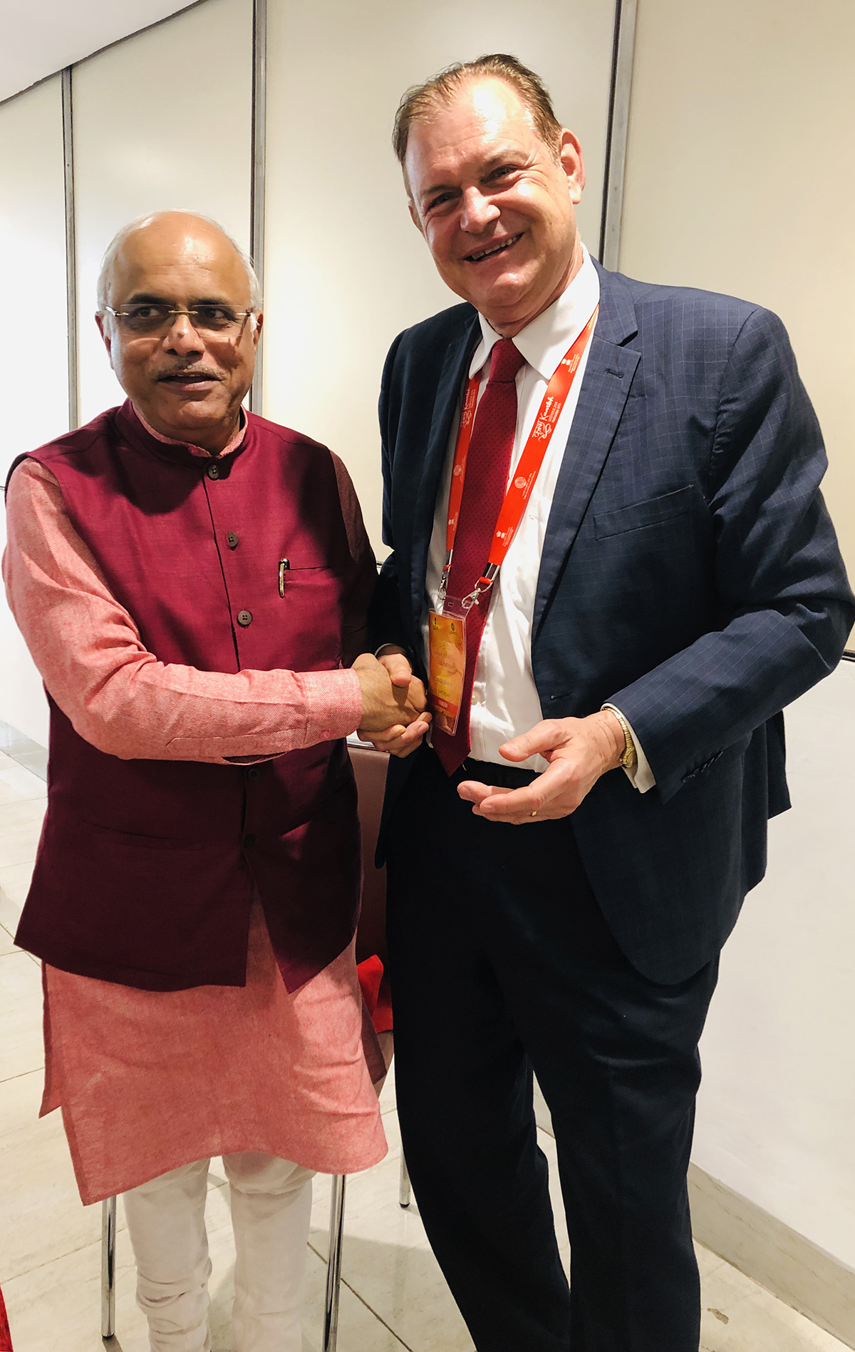 Avec Un Partenaire Indien