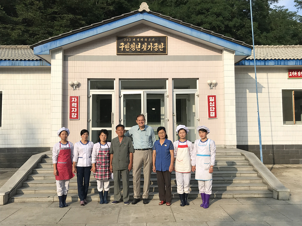 Dans Une Fabrique De Fromage En Corée Du Nord